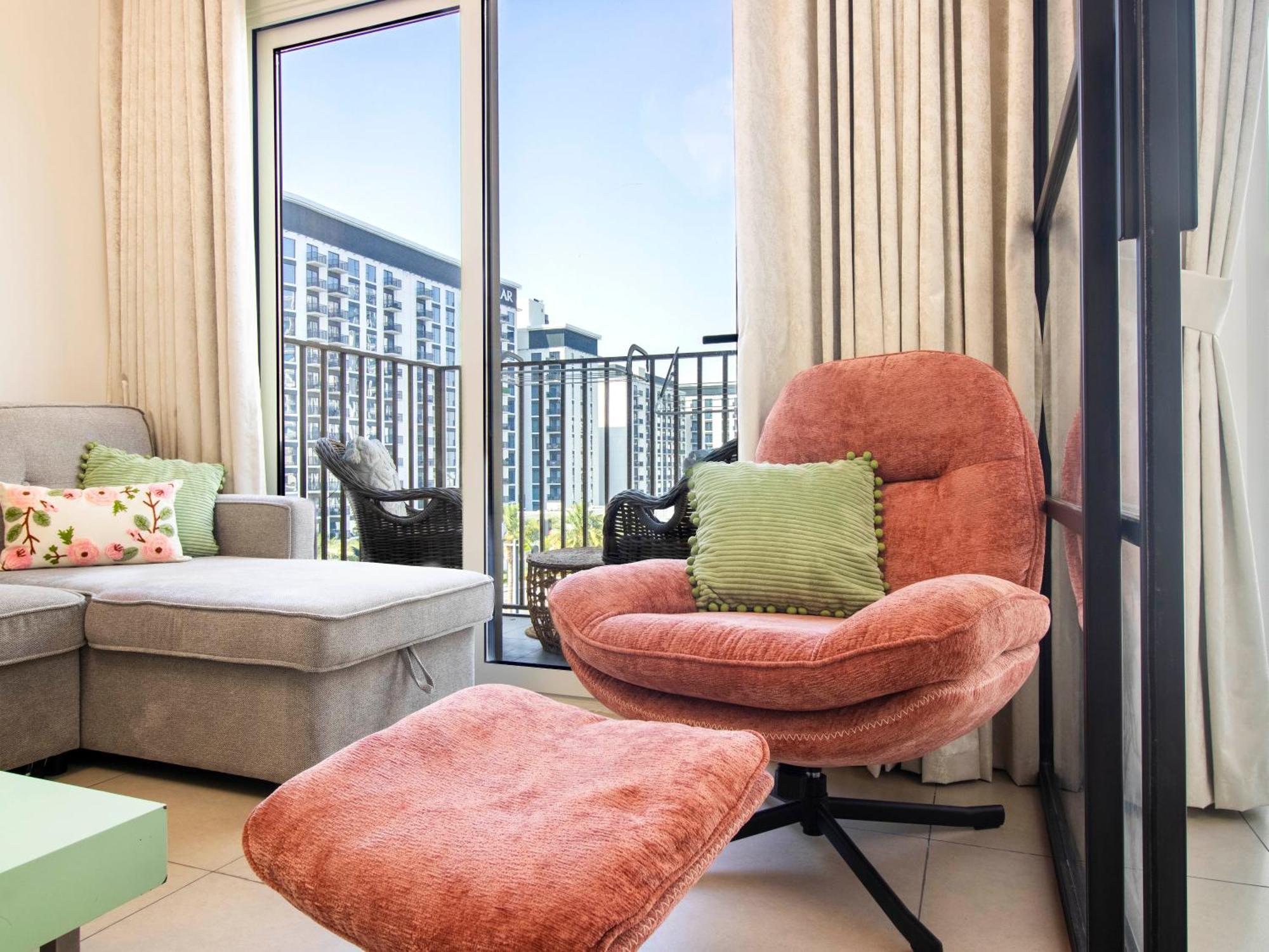 Bright & Modern 1br In Socio Hills * Dubai